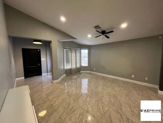 Building Photo - Very nice 3 bed 2 bath in Vista Del Sol