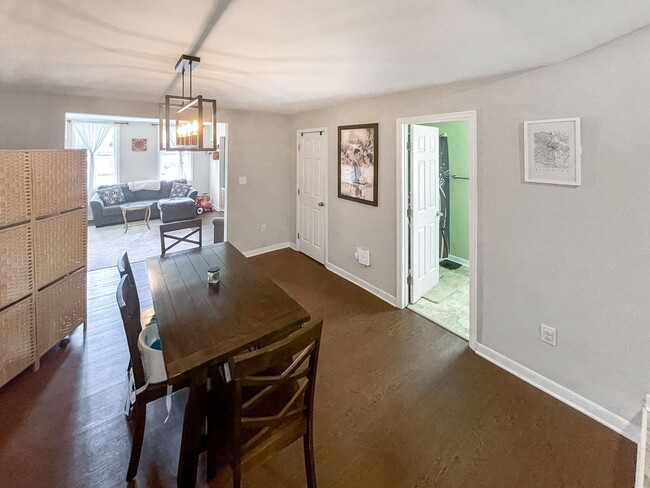 Foto del edificio - Updated single-family home in the heart of...