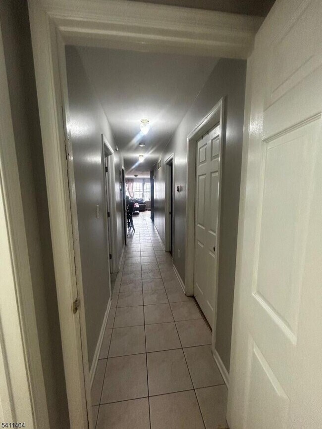 Foto del edificio - 1031 E Grand St