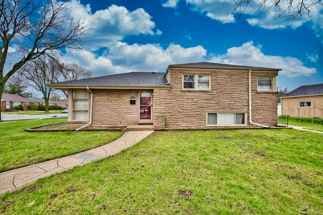 Foto del edificio - 5200 Madison St