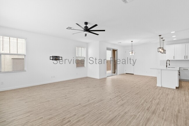 Building Photo - 1950 W Hide Trl