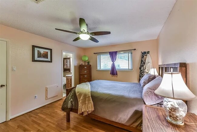 Foto del edificio - 6022 Weeping Willow Rd