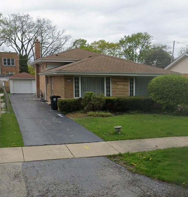 Building Photo - 8818 Mango Ave