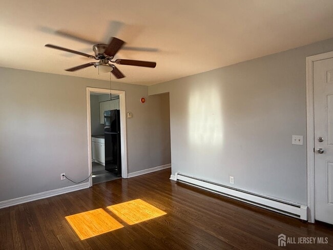 Building Photo - 824 2nd St