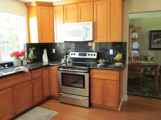 kitchen - 4371 Kearsarge Ct