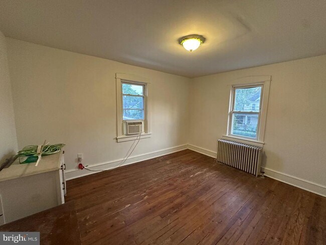 Foto del edificio - 211 Newton Ave