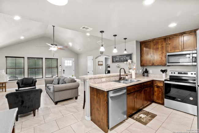 Building Photo - 2319 Westview Dr