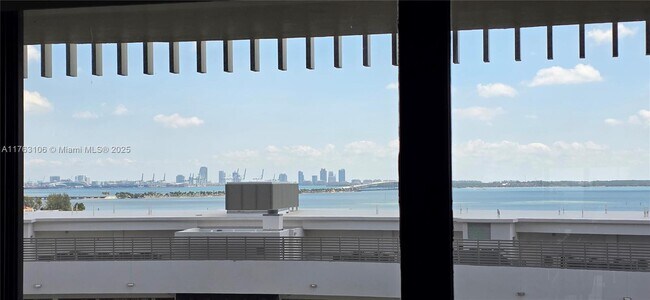 Building Photo - 3 Grove Isle Dr