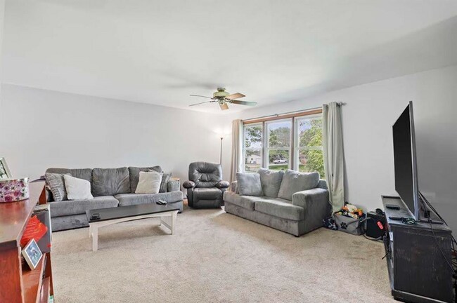 Building Photo - 3151 View Rd