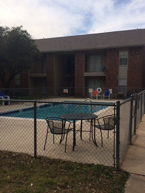 Pool on site! - 1099 Lago Vista Blvd
