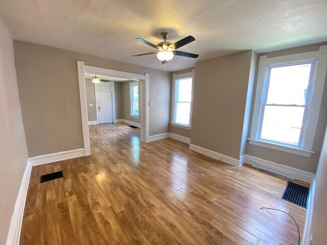 Foto del edificio - 1438 Hunter Ave