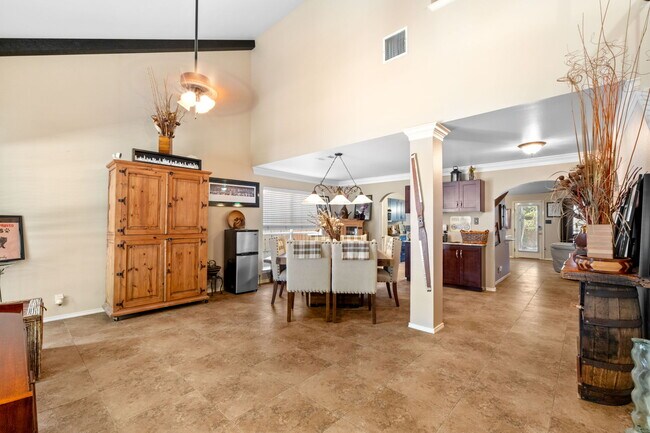 Building Photo - 12211 Hart Crest