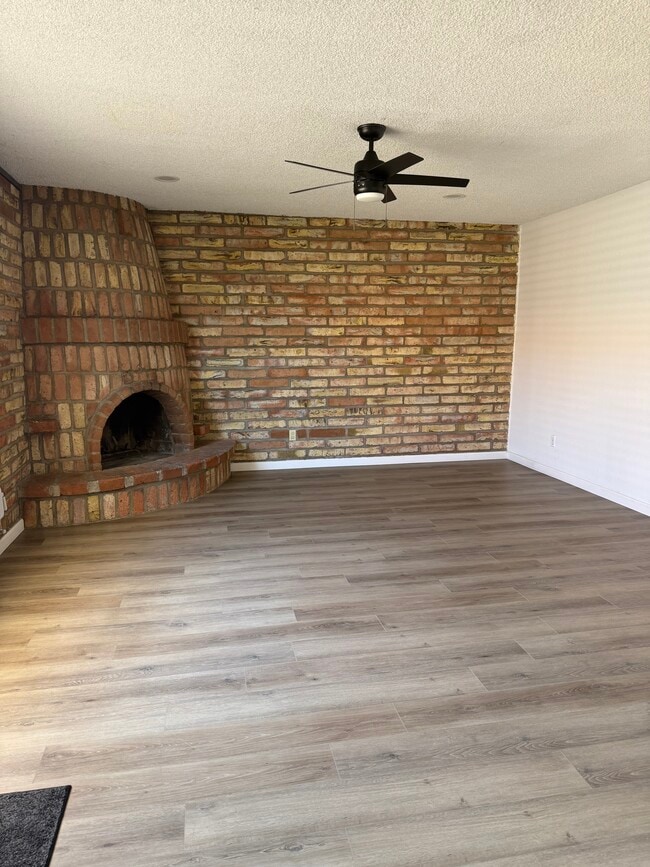 Building Photo - 3052 N Cherry Ave