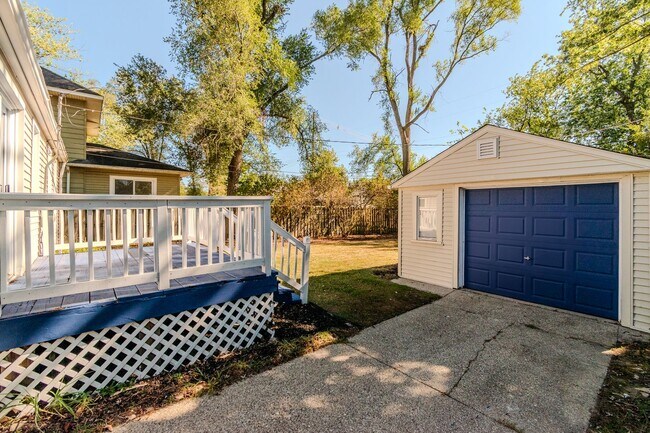 Foto del edificio - Modern 3-Bedroom Bungalow in Ferndale – Fu...