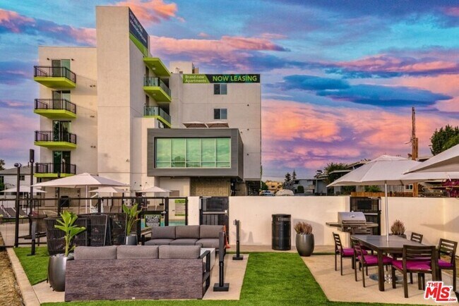 Foto del edificio - 11036 Moorpark St