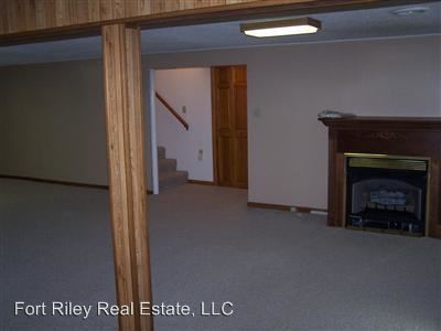 Building Photo - 614 Cedar St