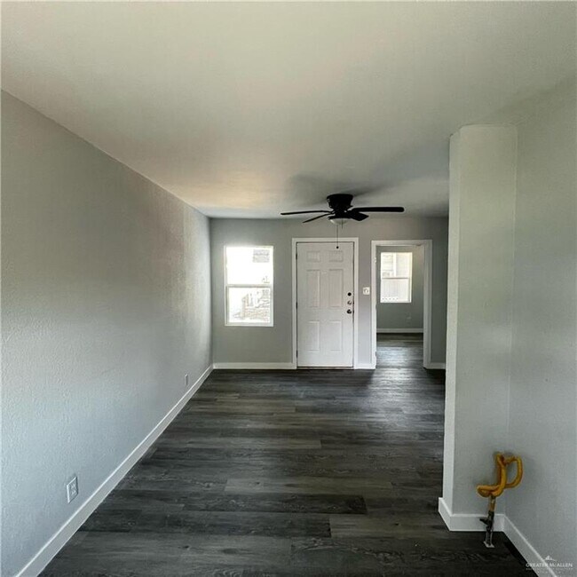 Foto del edificio - 5 W St Charles St