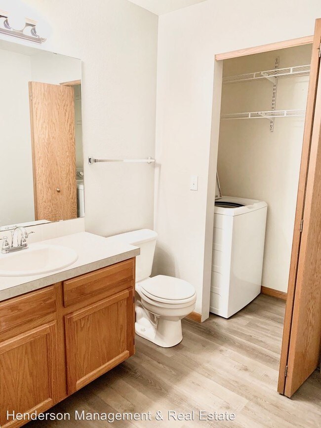 Building Photo - 2 br, 2.5 bath House - 705 Apple Ct.
