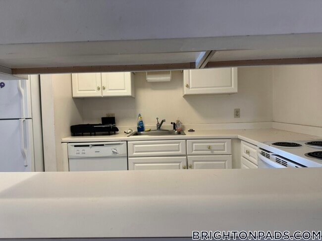 Building Photo - 8-10 Glencoe St.