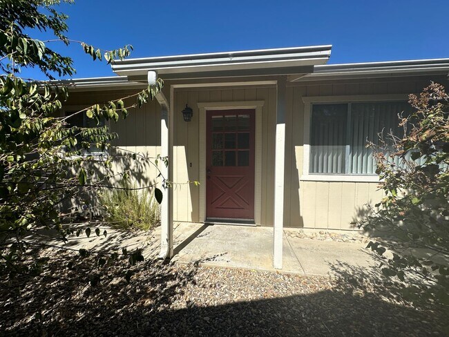 Foto del edificio - Charming 3 bedroom 1 bathroom single famil...