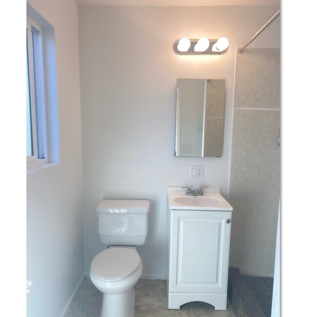 Full bath - 21332 Archibald Ave