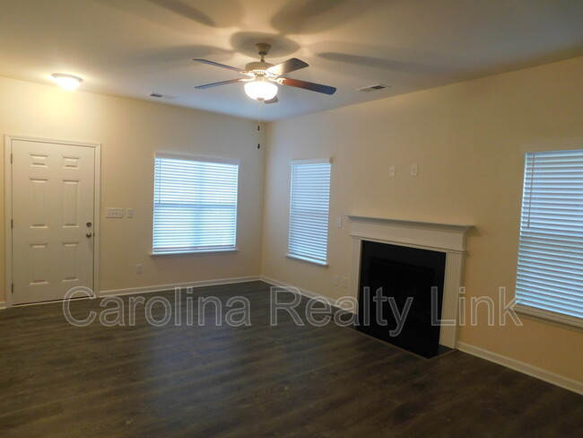 Foto del edificio - 8401 Summerford Dr