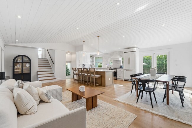 Building Photo - 5510 Venetian Blvd NE