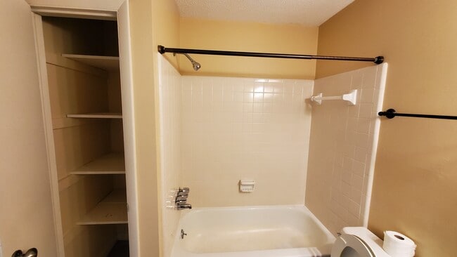 1 st Master Bathroom - 1211 Metze Rd