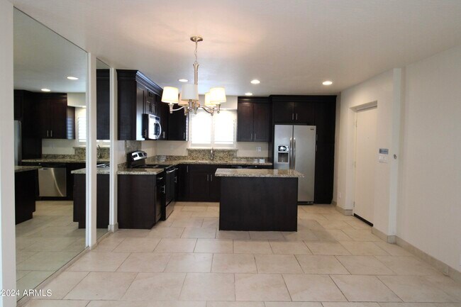Building Photo - 4610 N 68th St