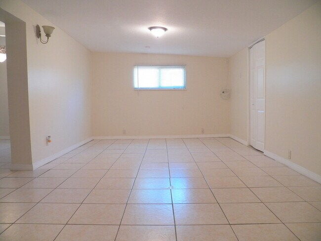Building Photo - 3/1.5 Home with Cute Backyard!!