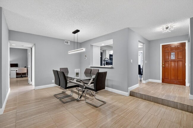 Building Photo - 7773 La Mirada Dr