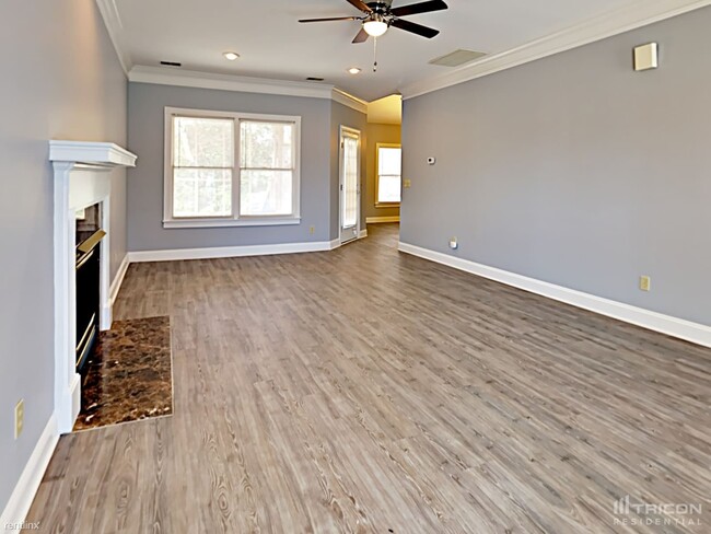 Building Photo - 242 Chisolm Cir
