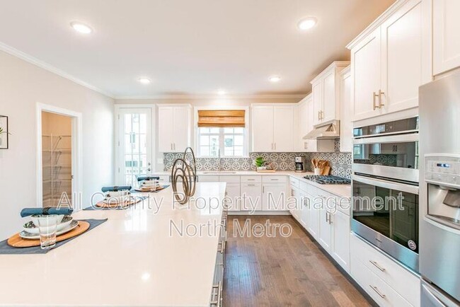 Building Photo - 3070 Poppy Ln