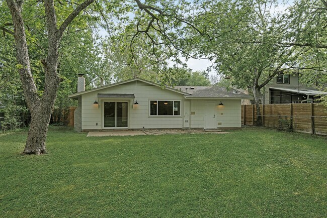 Foto del edificio - 404 Arbor Ln