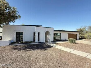 Building Photo - 856 E Village Cir Dr S