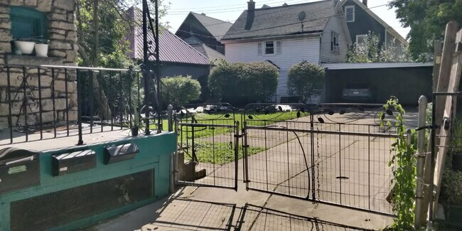 Foto del edificio - 562 Richmond Ave