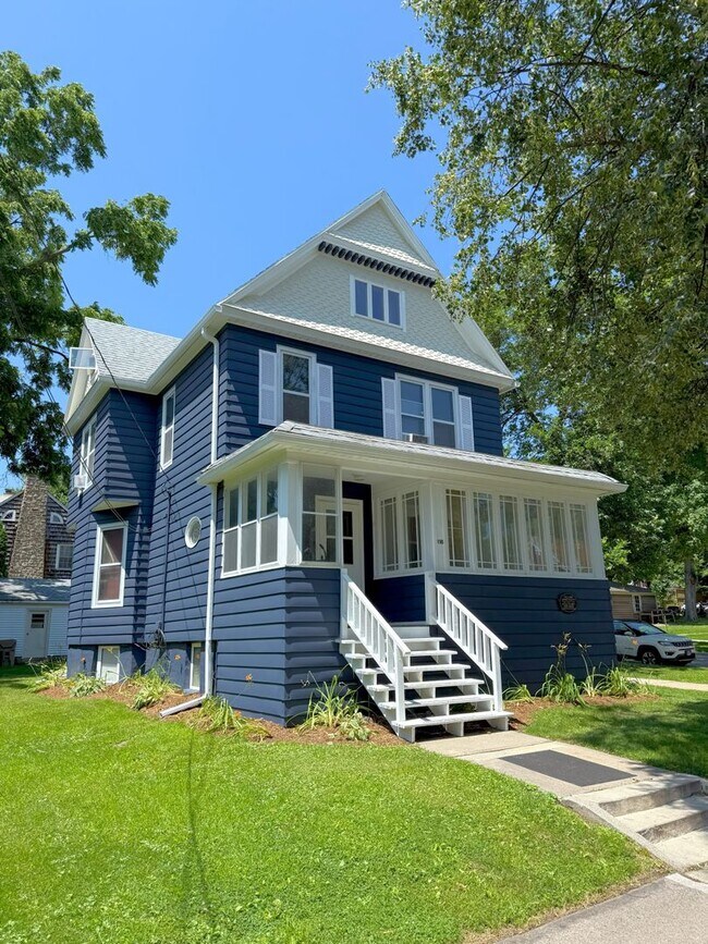 Building Photo - 116 Lathrop St