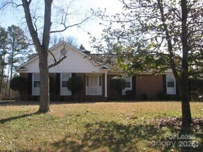 Building Photo - 9124 Sandburg Ave