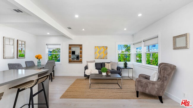 Foto del edificio - 6763 Case Ave