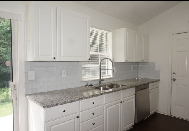 Building Photo - 2119 Briar Glen Ln SW