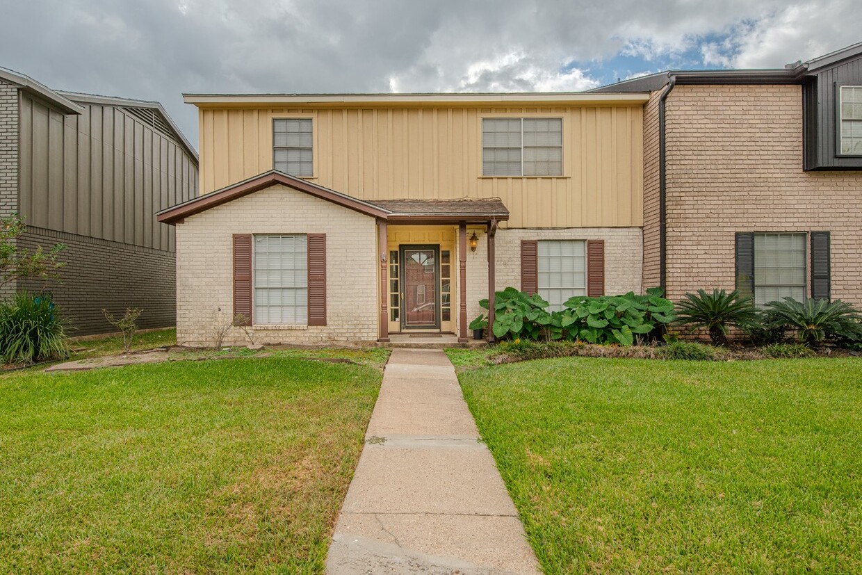 Foto principal - 5975 Townhouse Ln