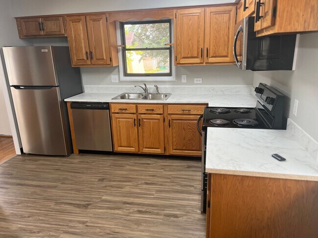 Foto del edificio - 3 Bedroom House Close to Columbian Park!