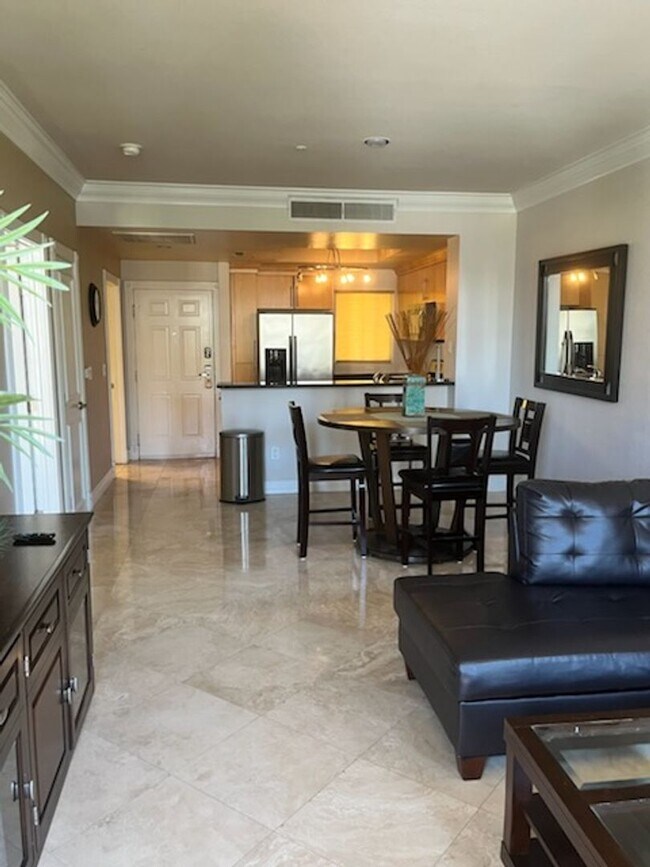 Building Photo - Meridian Luxury 1 Bed | 1 Bath Condo