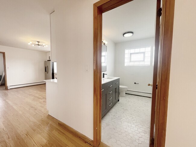 Building Photo - 1624 W 37th Pl