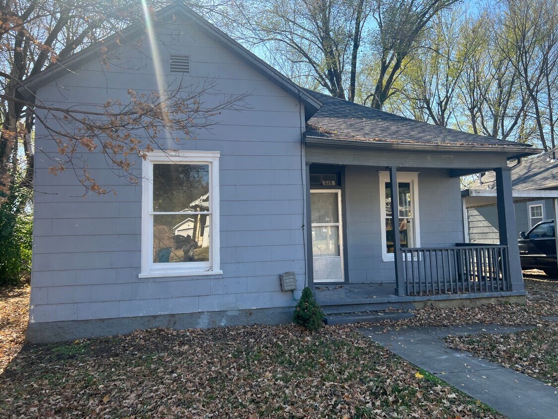 Primary Photo - Recently remodeled 3 bedroom 1 bathroom home!