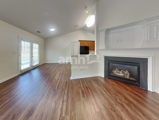 Foto del edificio - 32 Riverbed Dr