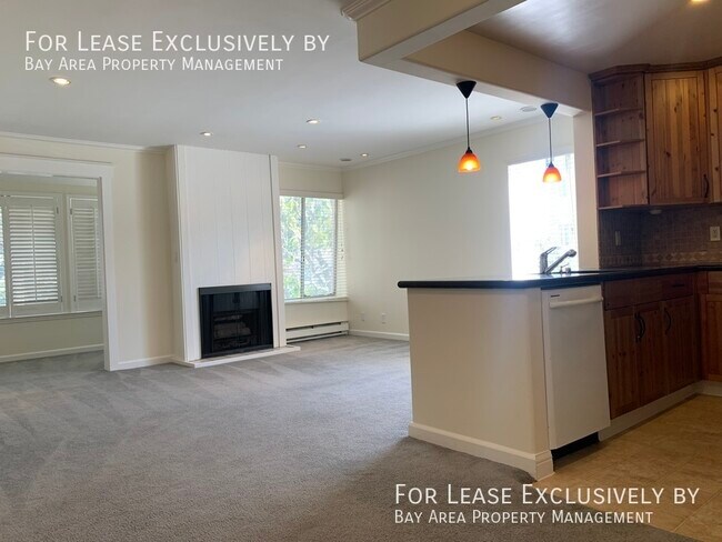 Foto del edificio - Spacious top story 2BR/1BA condo in charmi...