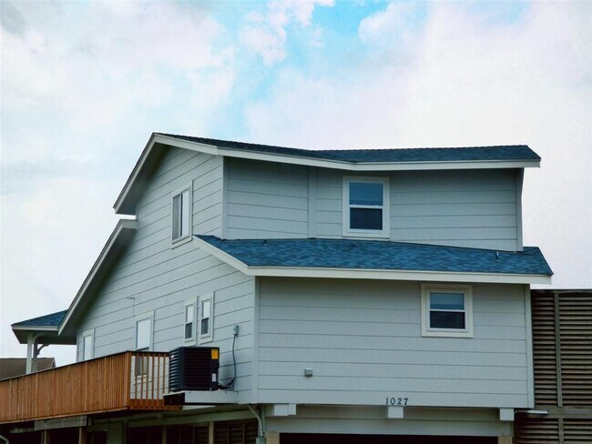 Building Photo - 1027 Short Reach Dr