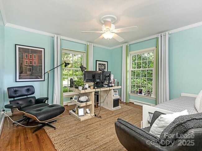Foto del edificio - 3515 Foxcroft Rd