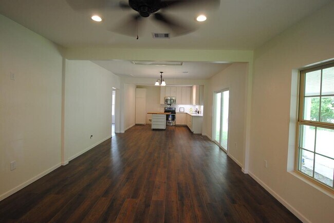 Building Photo - 5301 Pine Ave